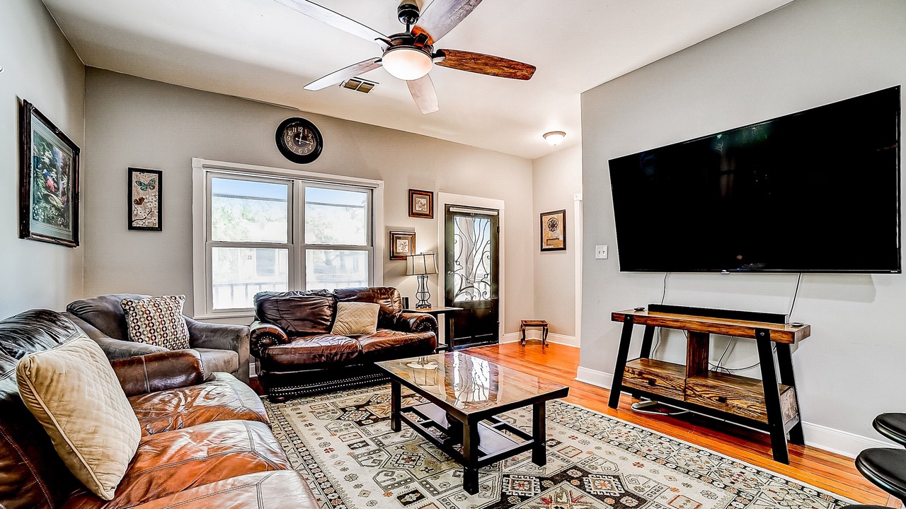 Photo of Livingroom in Tobin Hill