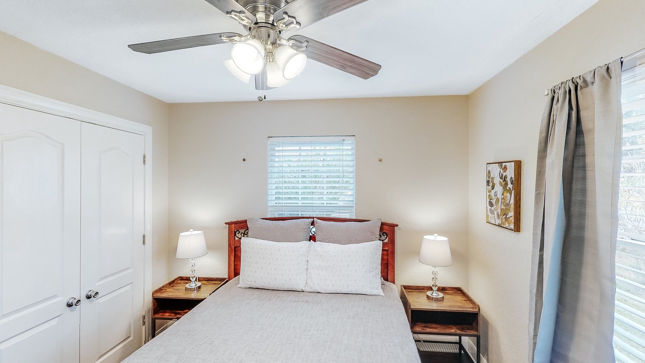 Photo of Bedroom in Historic Garderns