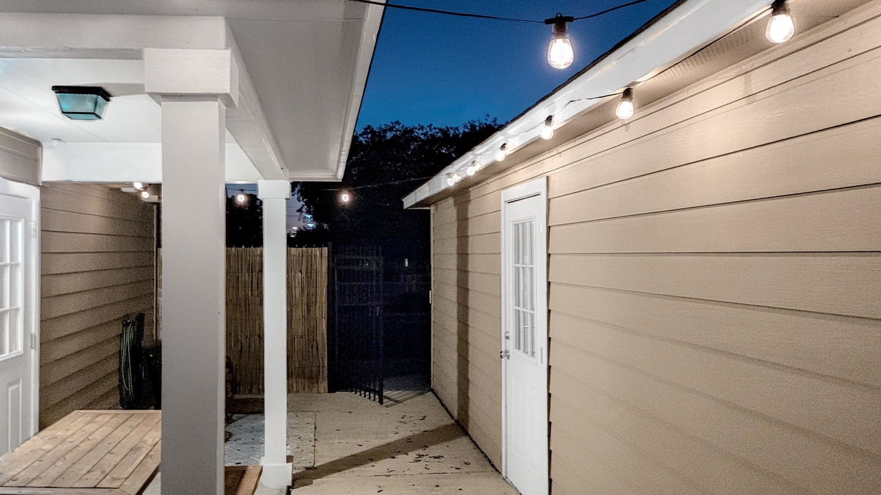 Photo of Patio Balcony in Historic Garderns