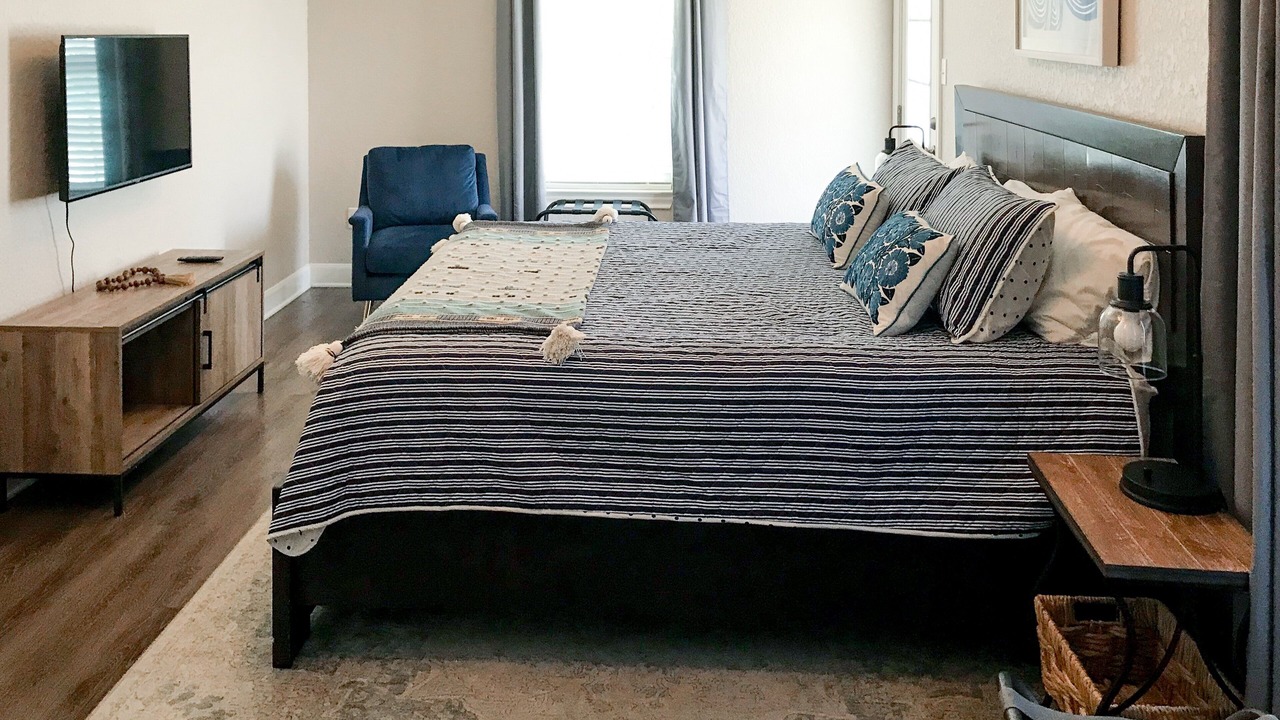 Photo of Bedroom in Historic Garderns