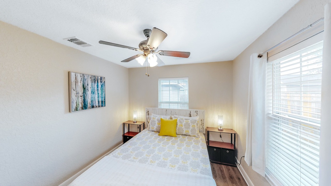 Photo of Bedroom in Historic Garderns
