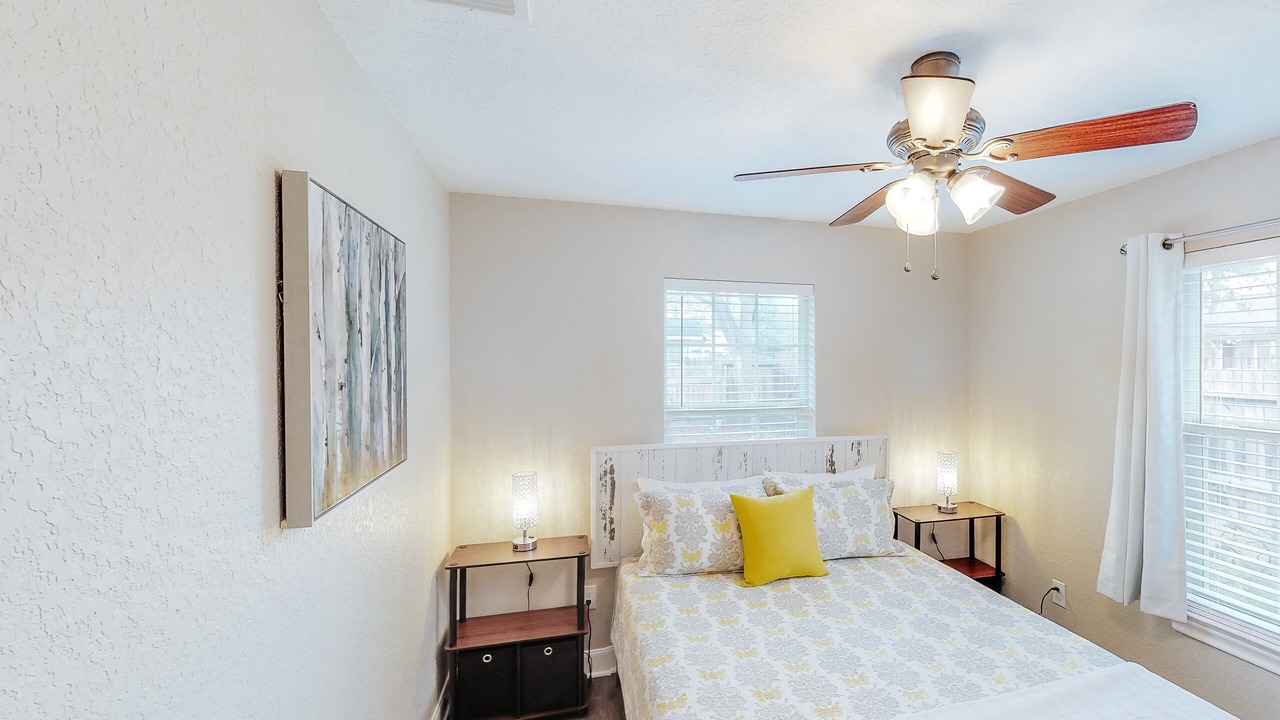Photo of Bedroom in Historic Garderns