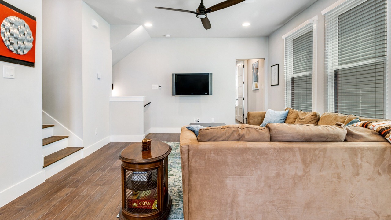 Photo of Livingroom in Tobin Hill