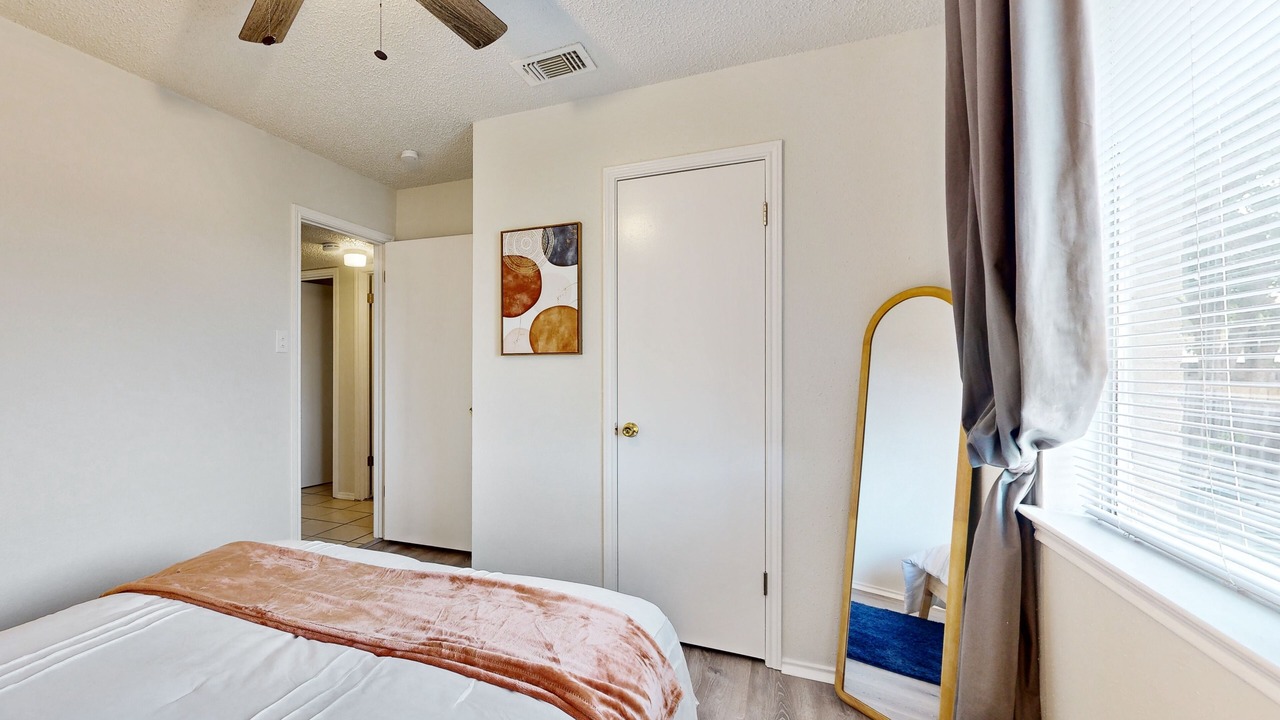 Photo of Bedroom in Oak Creek