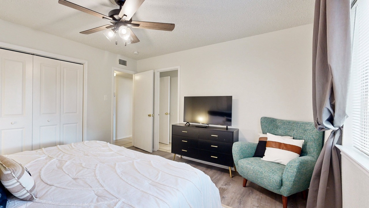 Photo of Bedroom in Oak Creek