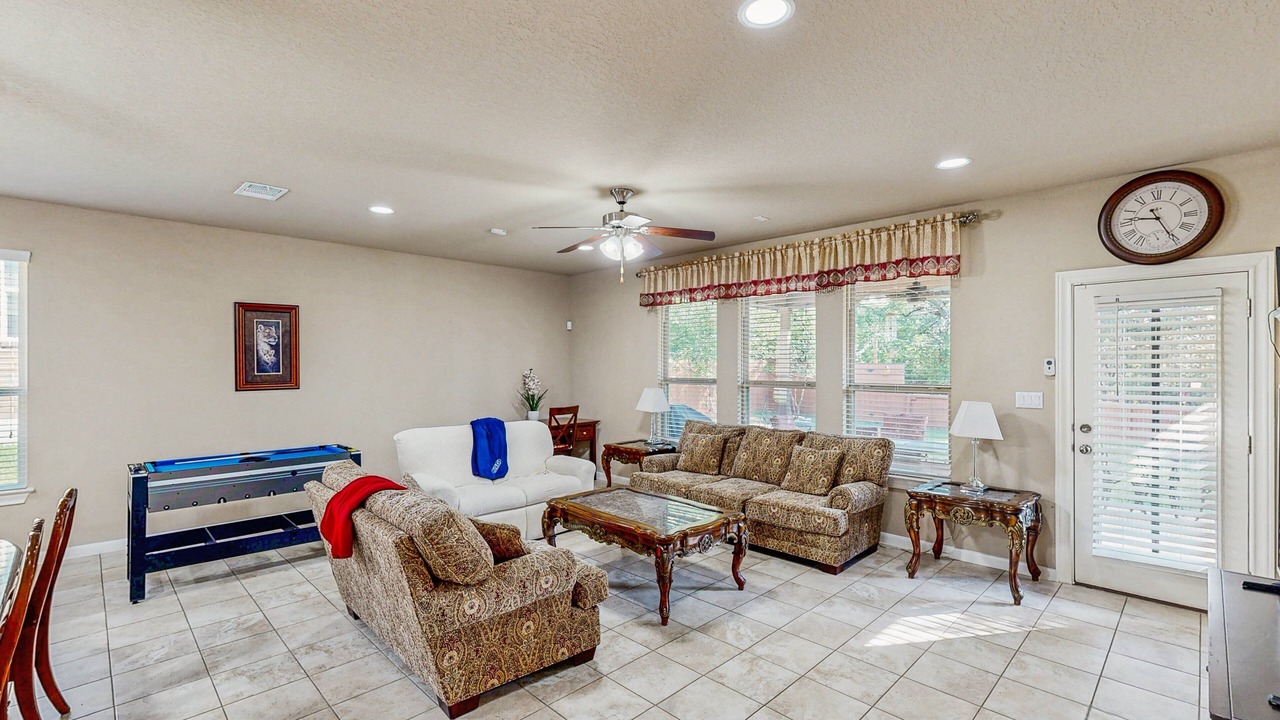 Photo of Livingroom in Scenic Oaks