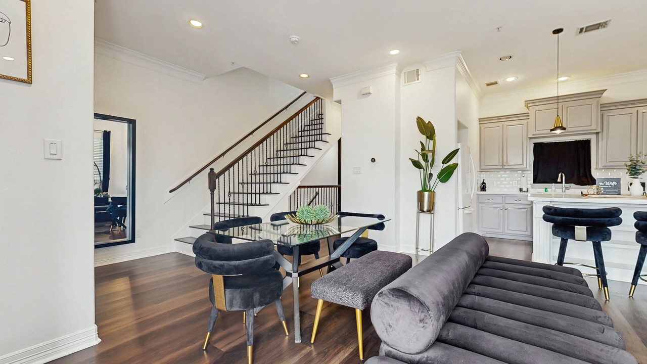 Photo of Livingroom in Northside