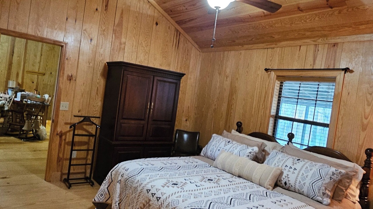 Photo of Bedroom in Lawrence County