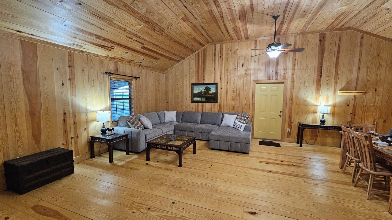 Photo of Livingroom in Lawrence County
