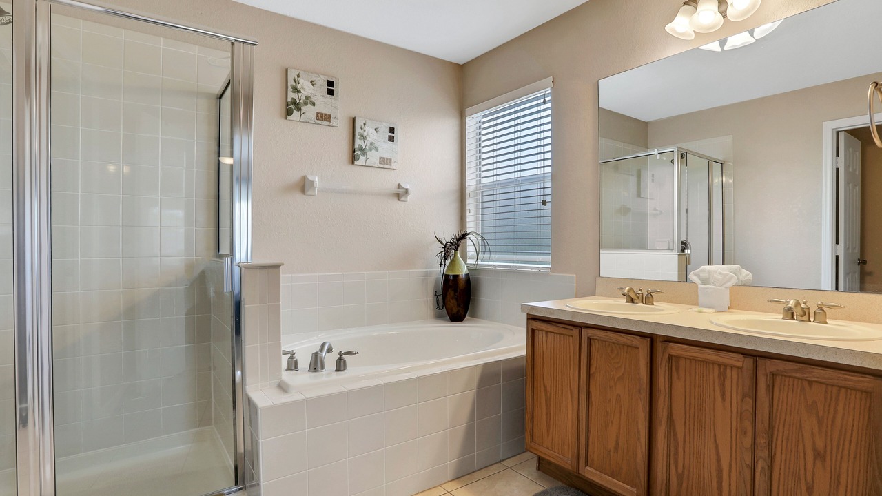 Photo of Bathroom in Trafalgar Village