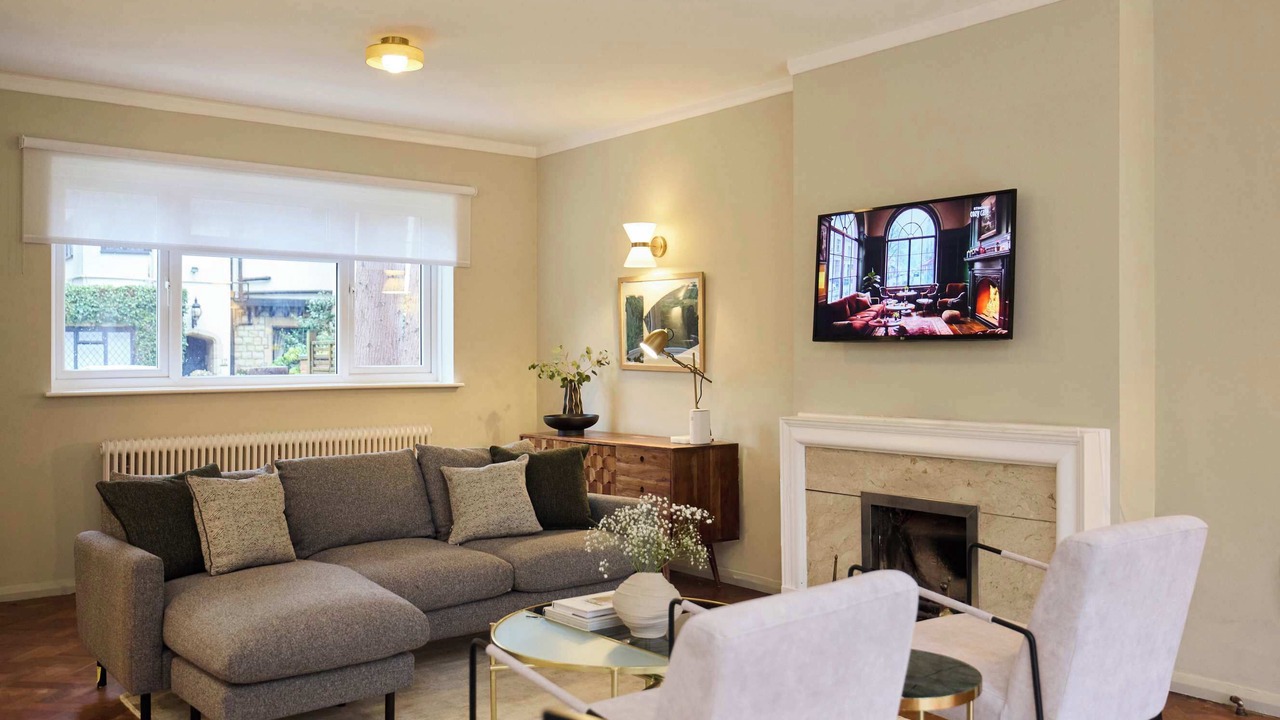 Photo of Livingroom in Coombe Hill