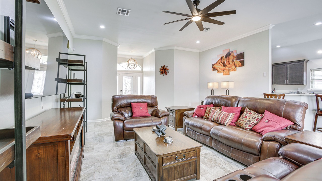 Photo of Livingroom in LaPlace