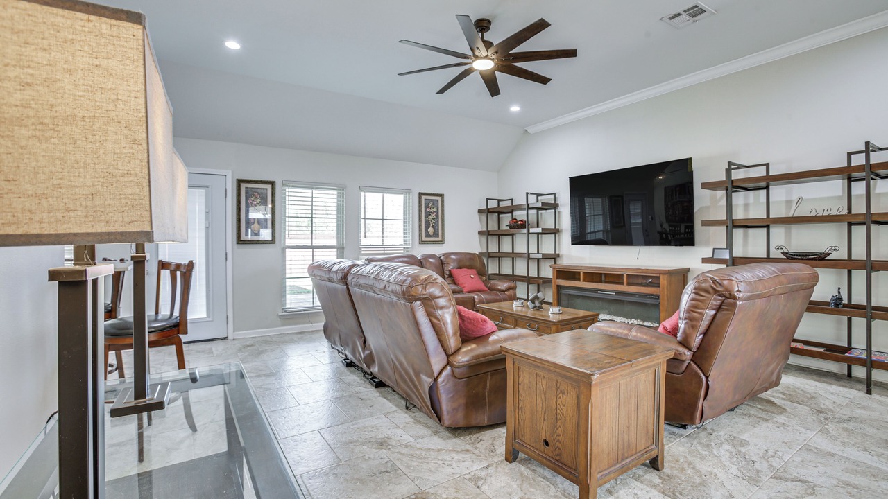 Photo of Livingroom in LaPlace