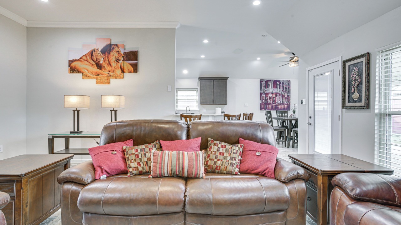 Photo of Livingroom in LaPlace