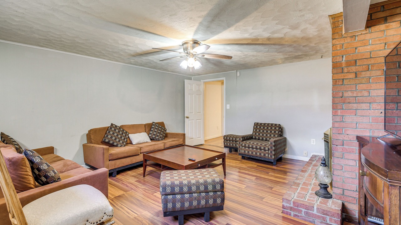 Photo of Livingroom in Alexandria