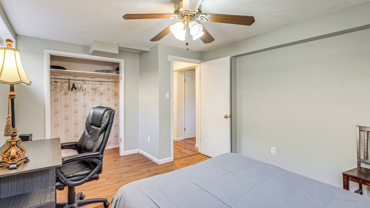 Photo of Bedroom in Alexandria