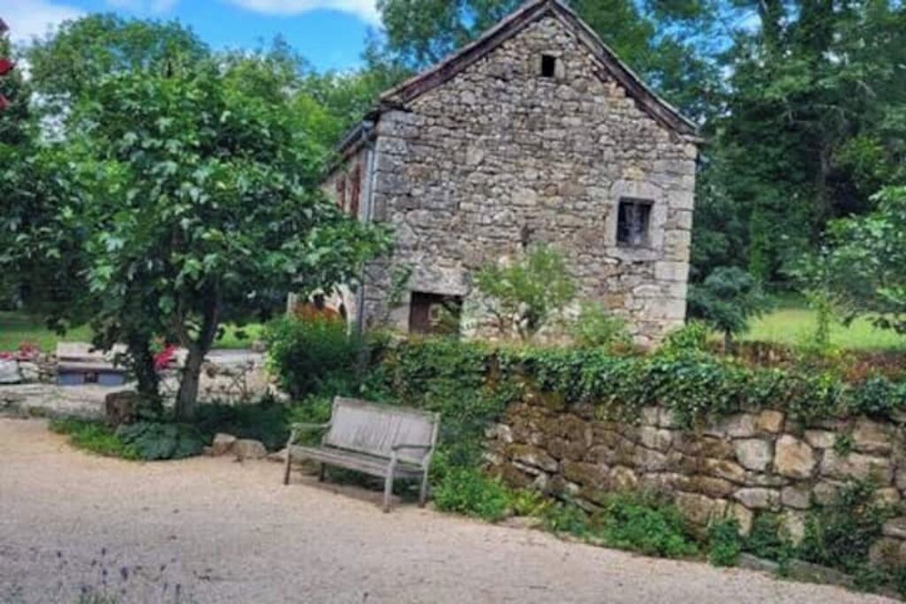 Photo of Outdoor in Villeneuve d'Aveyron