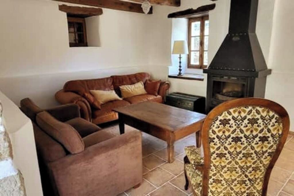 Photo of Livingroom in Villeneuve d'Aveyron