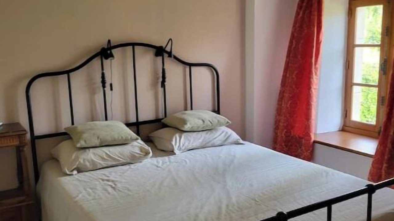 Photo of Bedroom in Villeneuve d'Aveyron