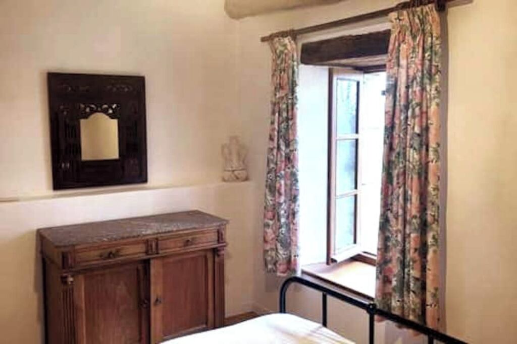 Photo of Bedroom in Villeneuve d'Aveyron