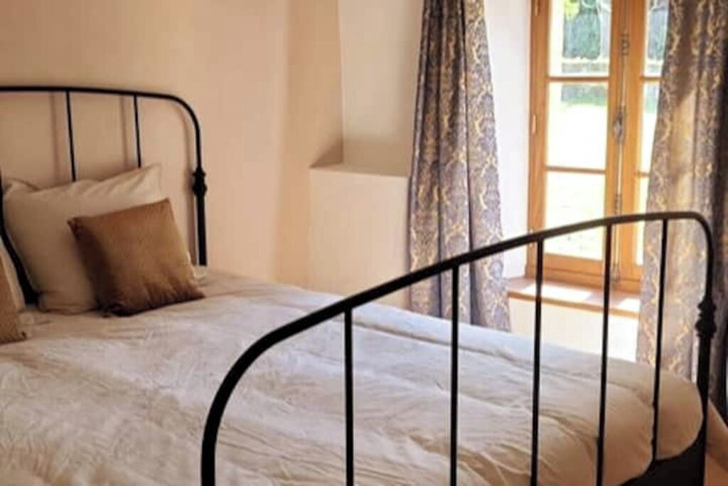 Photo of Bedroom in Villeneuve d'Aveyron