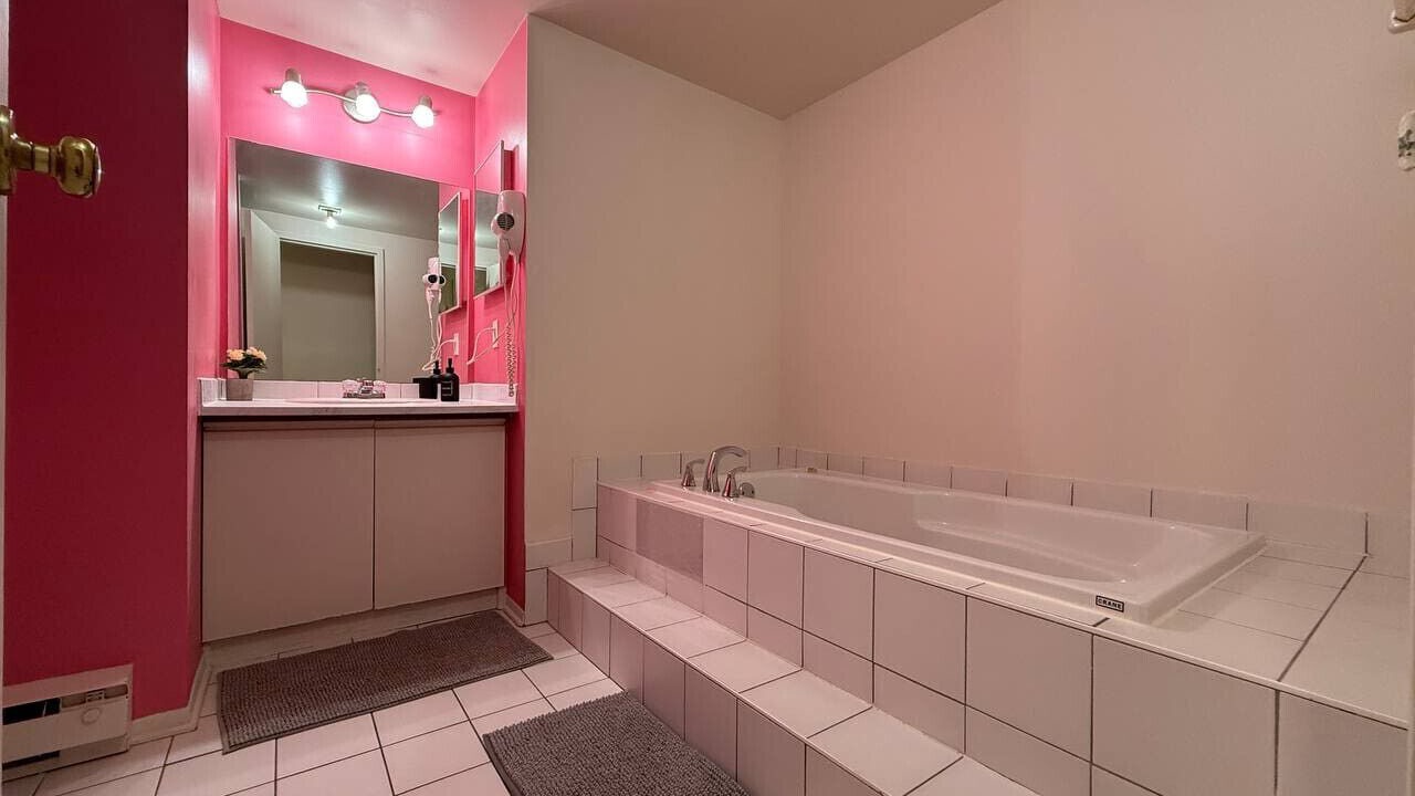 Photo of Bathroom in Pierrefonds-Roxboro