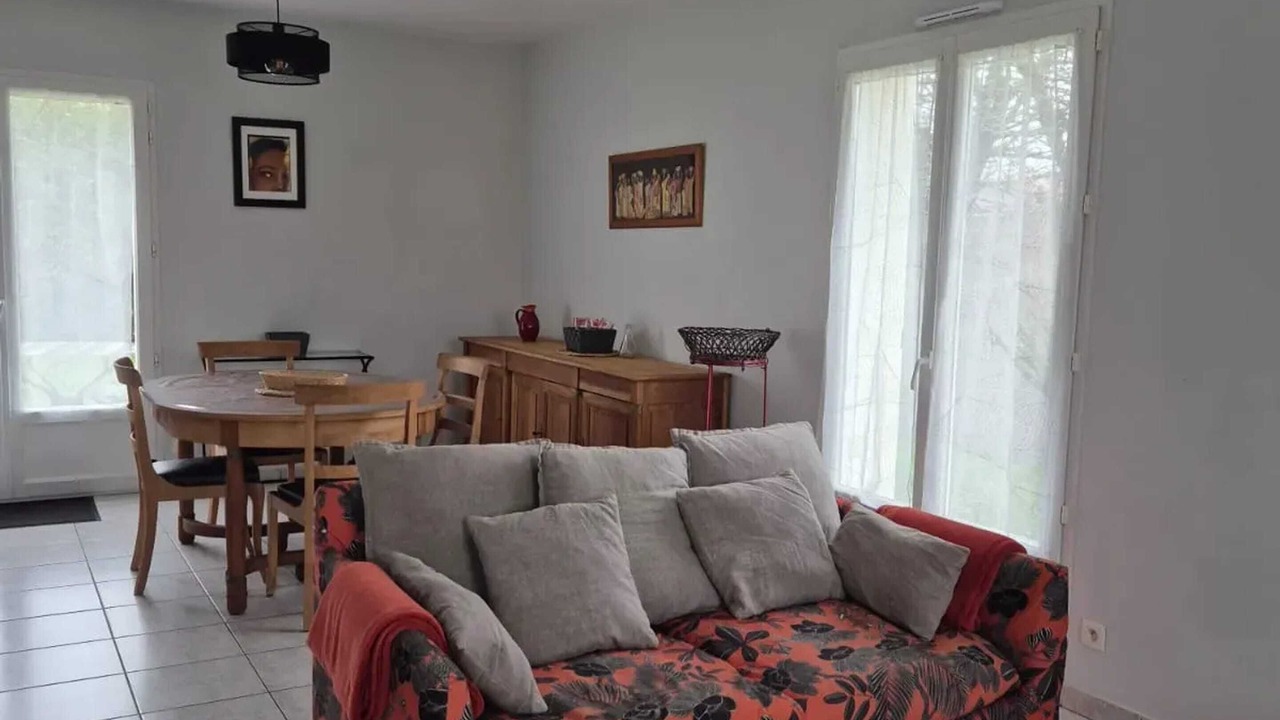 Photo of Livingroom in Saint-Hilaire-de-Chaleons