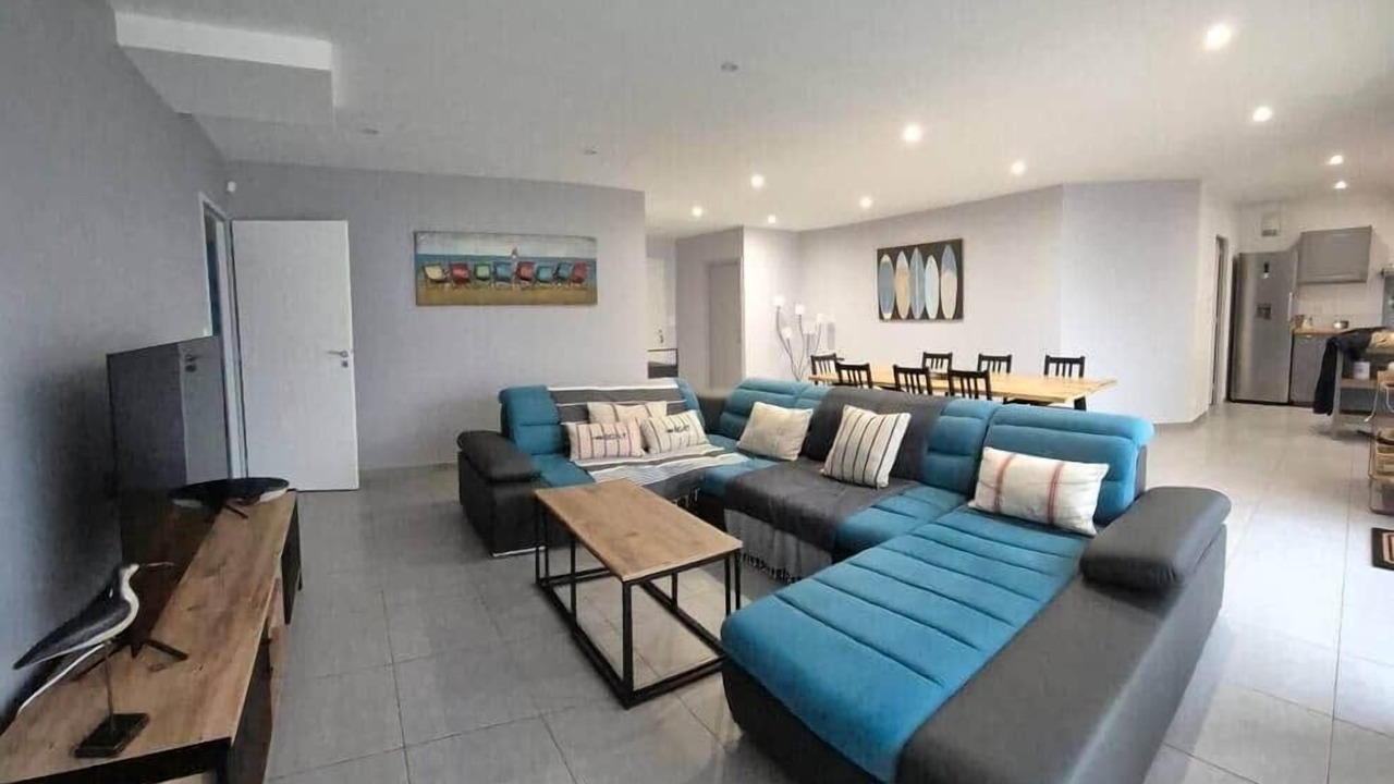 Photo of Livingroom in Angles