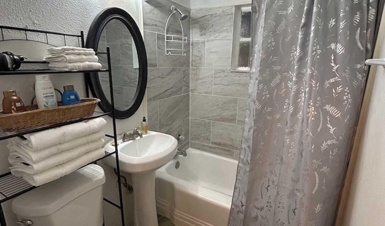 Photo of Bathroom in Woodlawn Lake