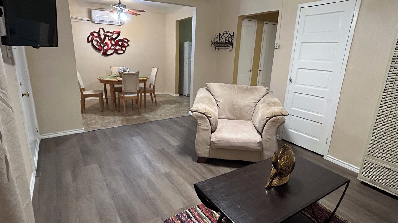Photo of Livingroom in Woodlawn Lake