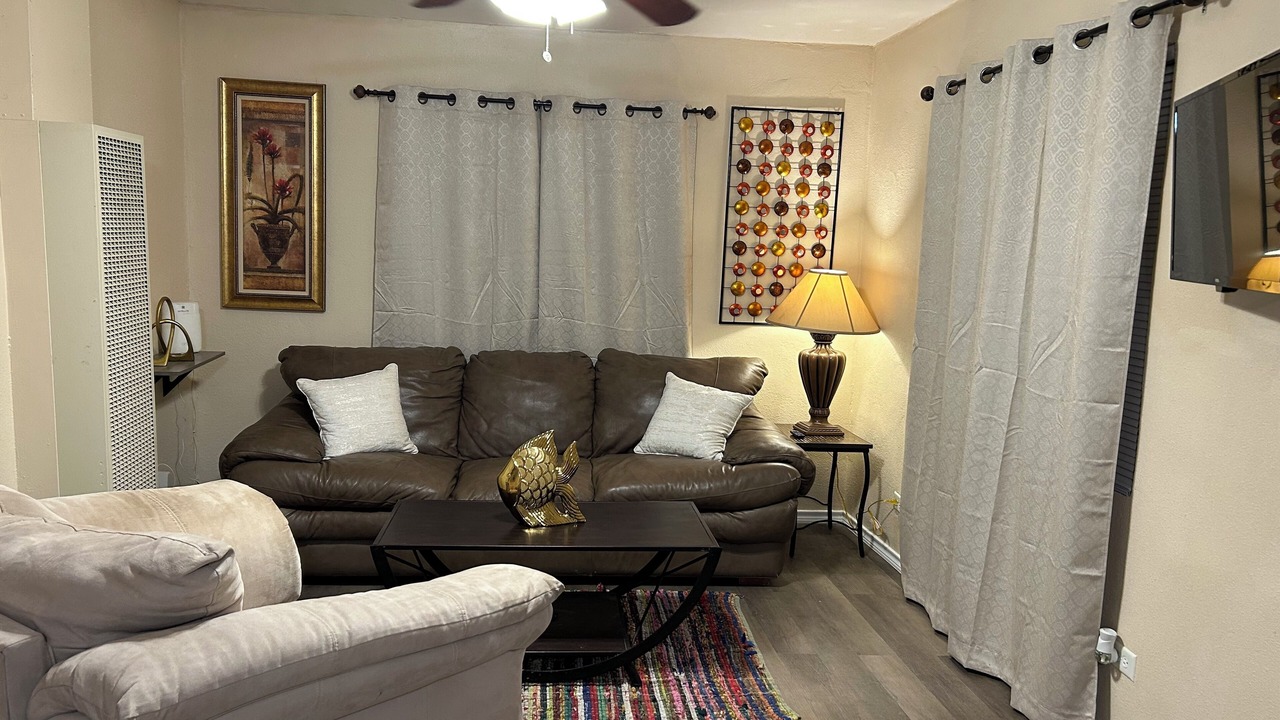 Photo of Livingroom in Woodlawn Lake