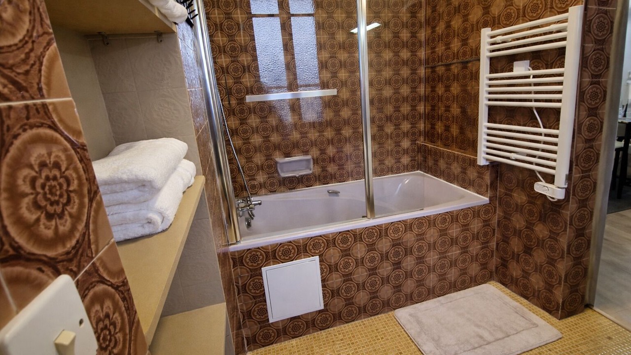 Photo of Bathroom in Minimes - Barriere de Paris