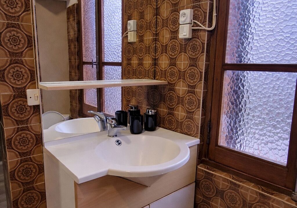 Photo of Bathroom in Minimes - Barriere de Paris