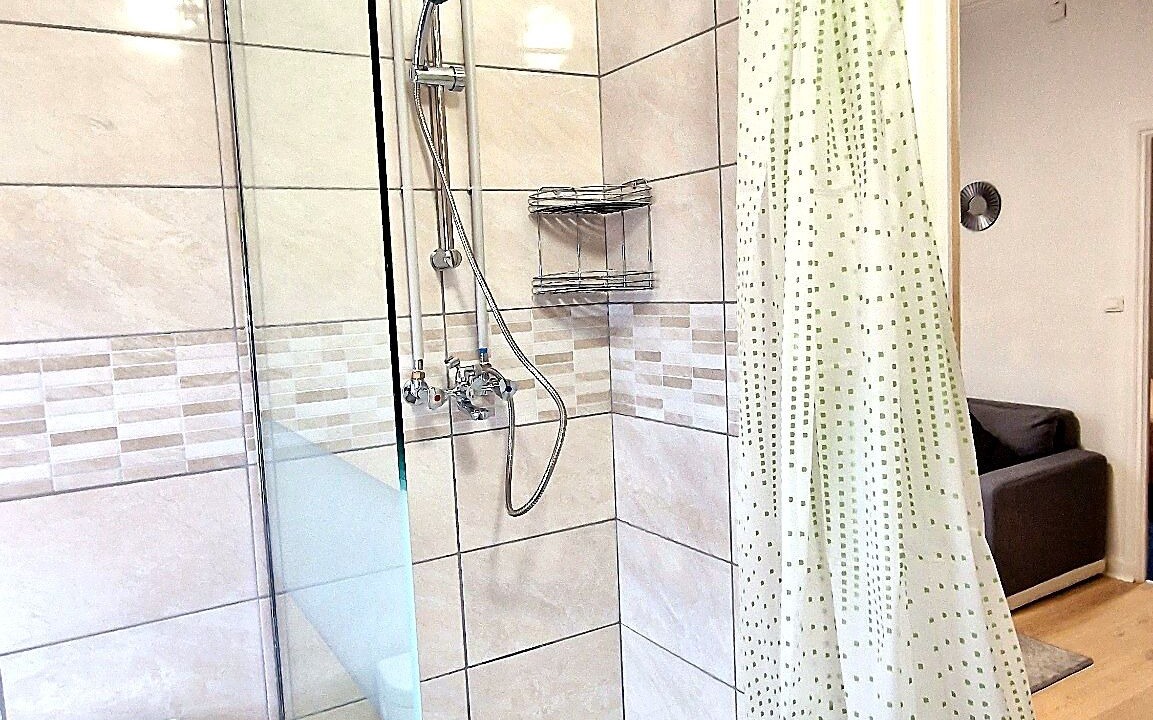 Photo of Bathroom in Minimes - Barriere de Paris
