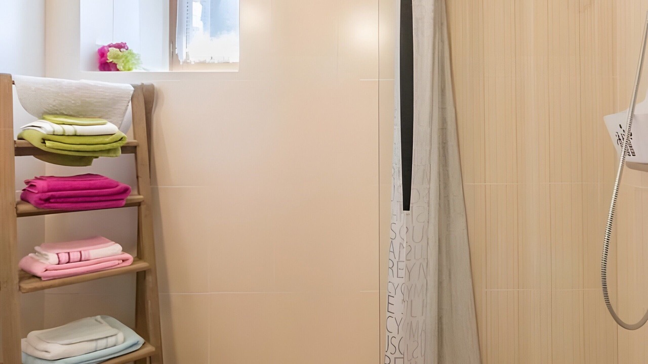 Photo of Bathroom in Saint-Lyphard