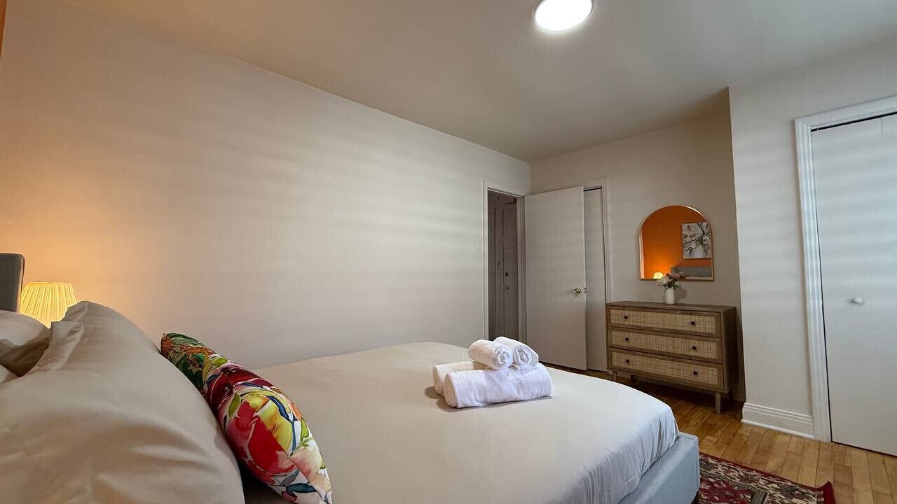 Photo of Bedroom in Cote-Des-Neiges—Notre-Dame-De-Grace