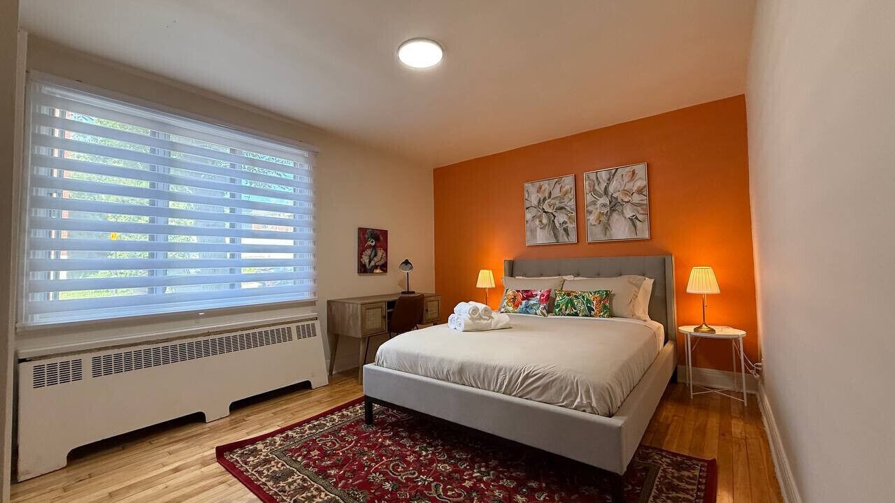 Photo of Bedroom in Cote-Des-Neiges—Notre-Dame-De-Grace