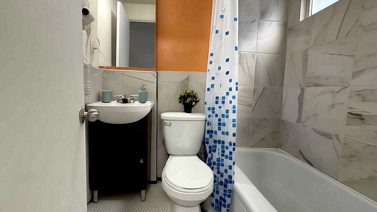 Photo of Bathroom in Cote-Des-Neiges—Notre-Dame-De-Grace