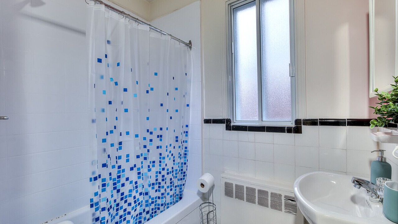 Photo of Bathroom in Monkland Village