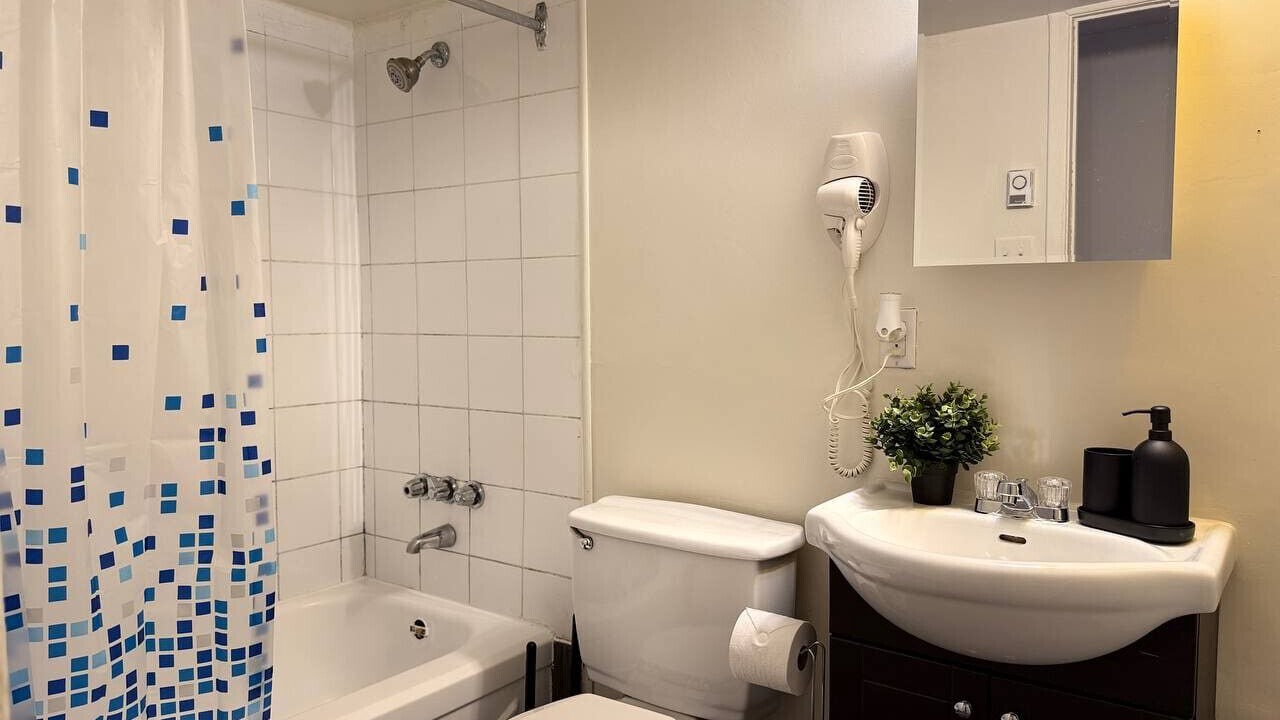 Photo of Bathroom in Pierrefonds-Roxboro