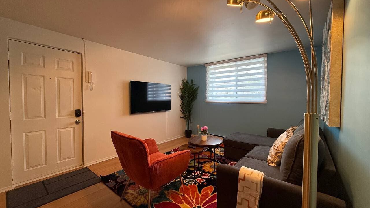 Photo of Livingroom in Pierrefonds-Roxboro