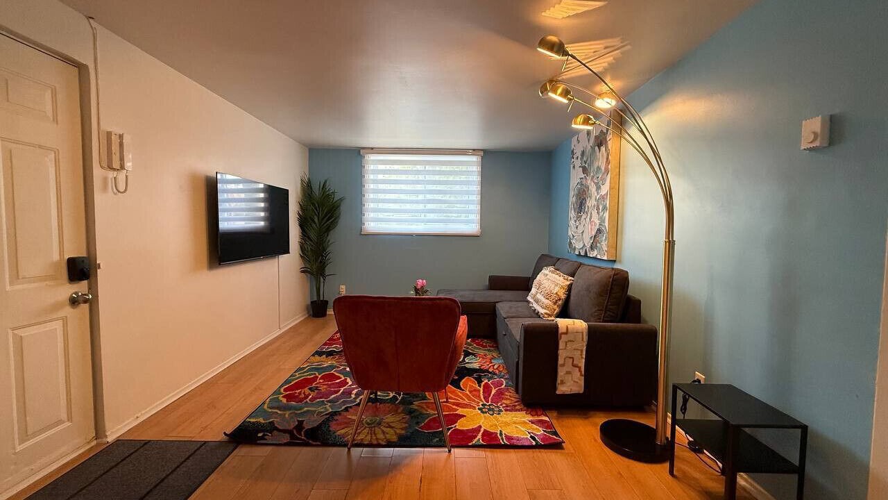 Photo of Livingroom in Pierrefonds-Roxboro