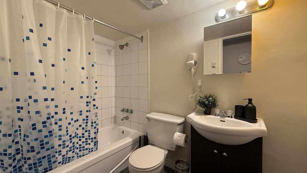 Photo of Bathroom in Pierrefonds-Roxboro