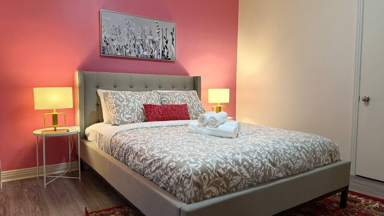 Photo of Bedroom in Cote-Des-Neiges—Notre-Dame-De-Grace