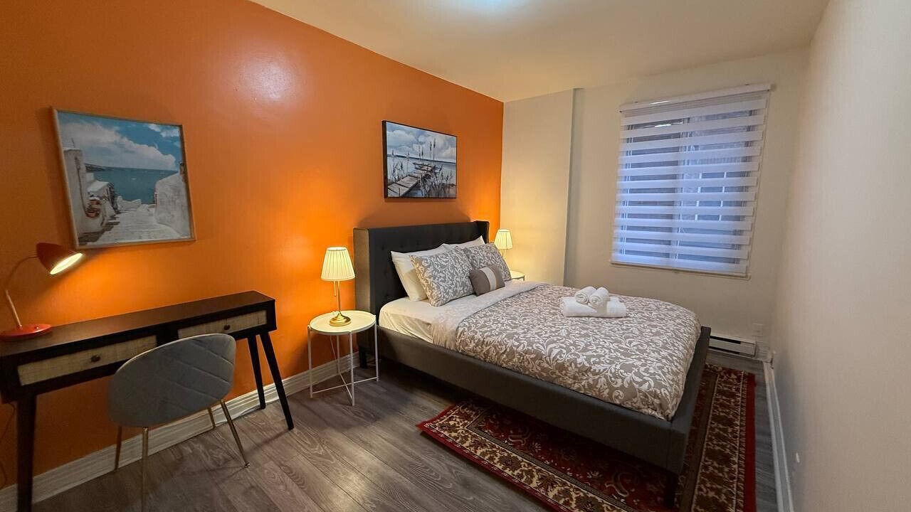 Photo of Bedroom in Cote-Des-Neiges—Notre-Dame-De-Grace