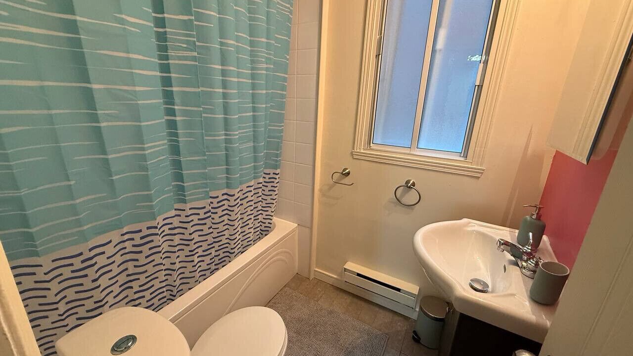 Photo of Bathroom in Cote-Des-Neiges—Notre-Dame-De-Grace