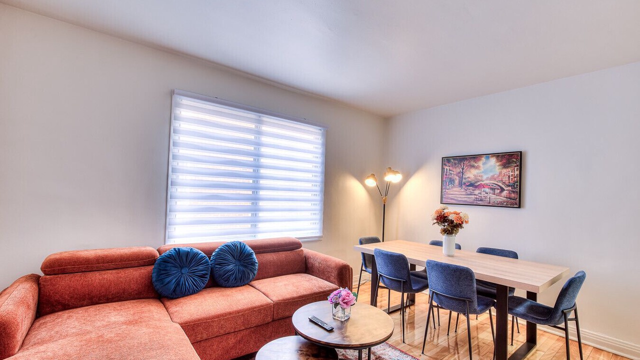 Photo of Livingroom in Cote-Des-Neiges—Notre-Dame-De-Grace
