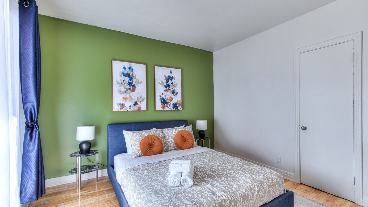 Photo of Bedroom in Cote-Des-Neiges—Notre-Dame-De-Grace