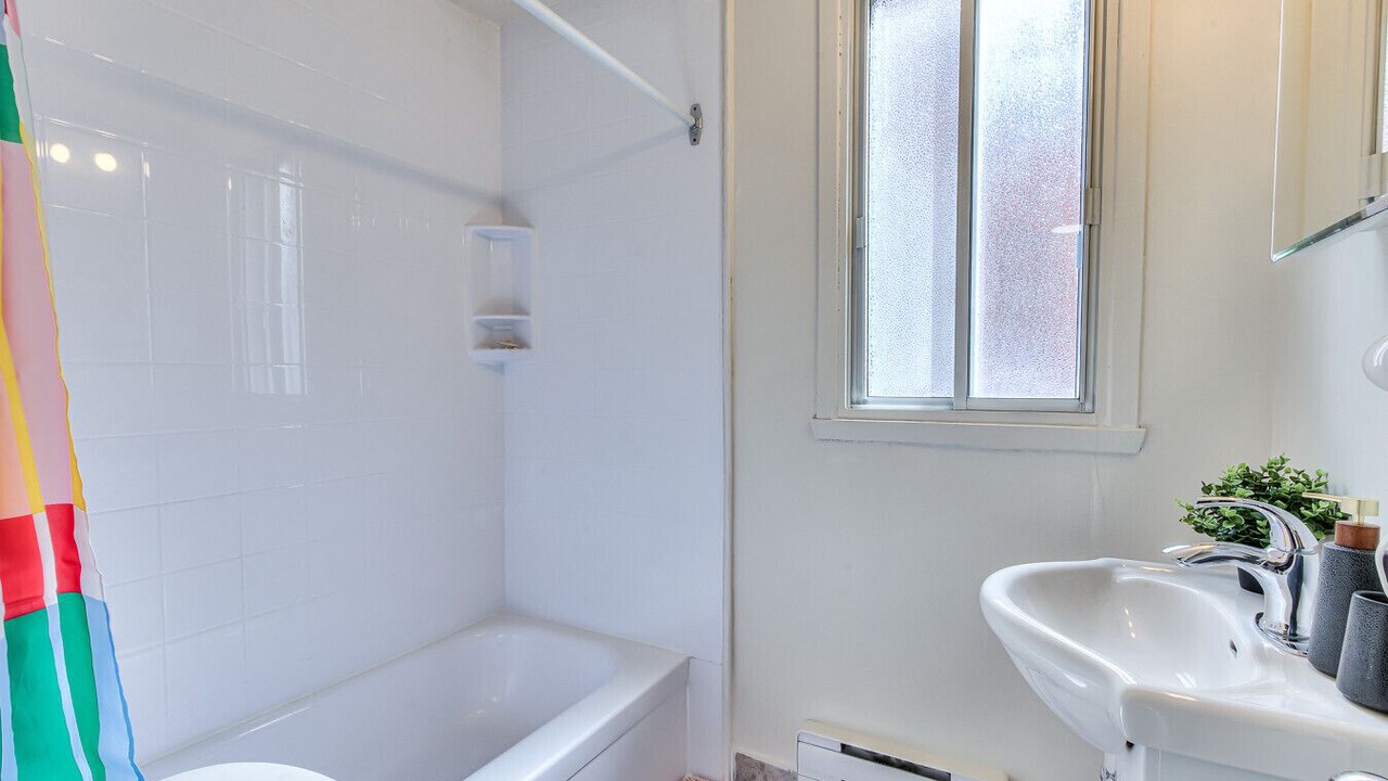 Photo of Bathroom in Cote-Des-Neiges—Notre-Dame-De-Grace
