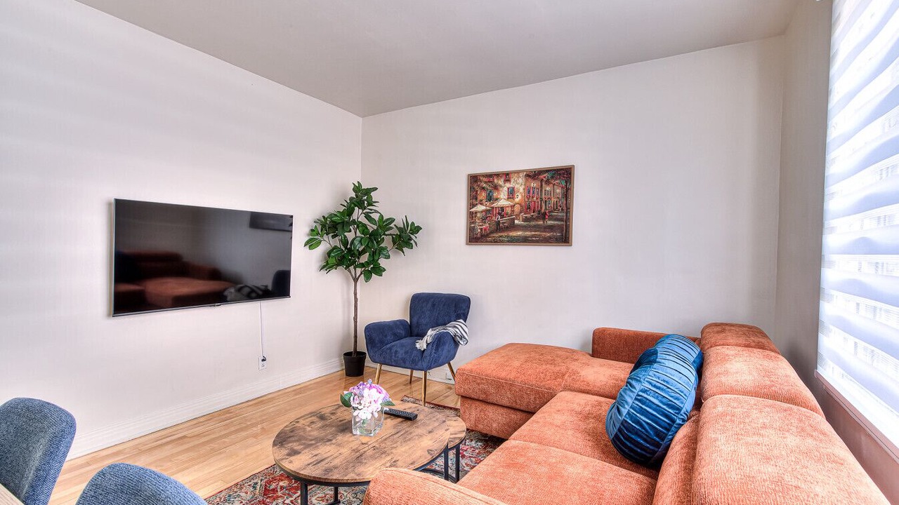 Photo of Livingroom in Cote-Des-Neiges—Notre-Dame-De-Grace